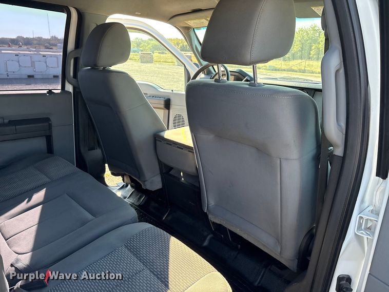 image for item EH4068 2011 Ford F550 Super Duty Crew Cab truck cab and chassis