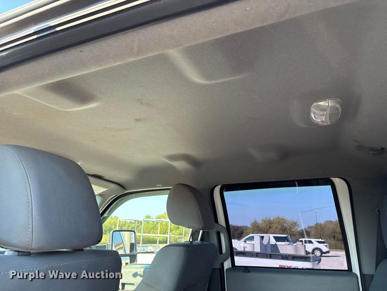 image for item EH4068 2011 Ford F550 Super Duty Crew Cab truck cab and chassis