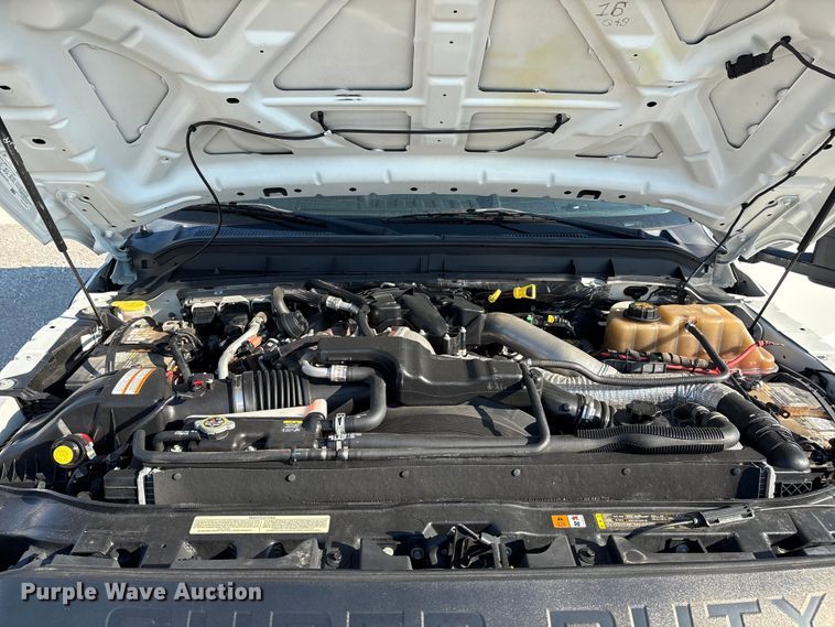 image for item EH4068 2011 Ford F550 Super Duty Crew Cab truck cab and chassis