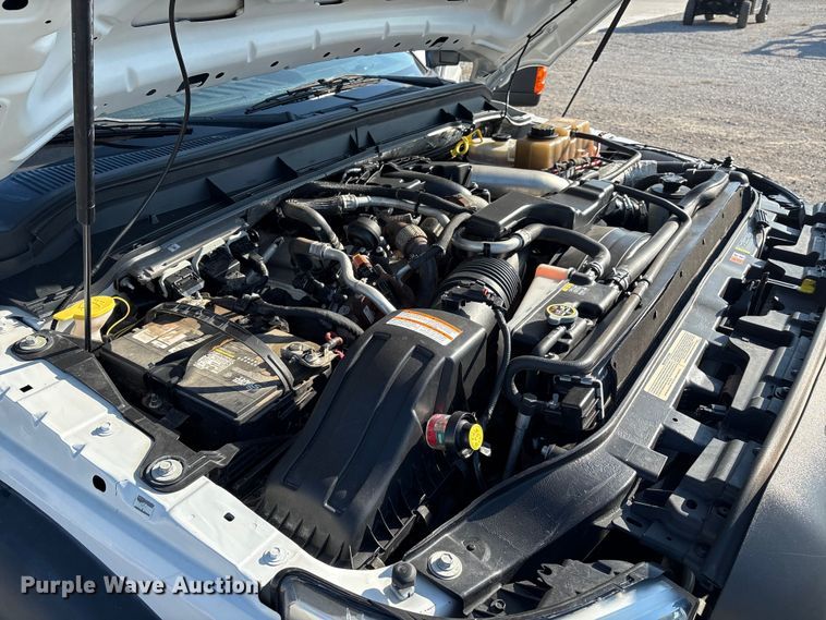 image for item EH4068 2011 Ford F550 Super Duty Crew Cab truck cab and chassis