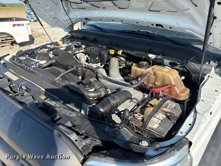 image for item EH4068 2011 Ford F550 Super Duty Crew Cab truck cab and chassis