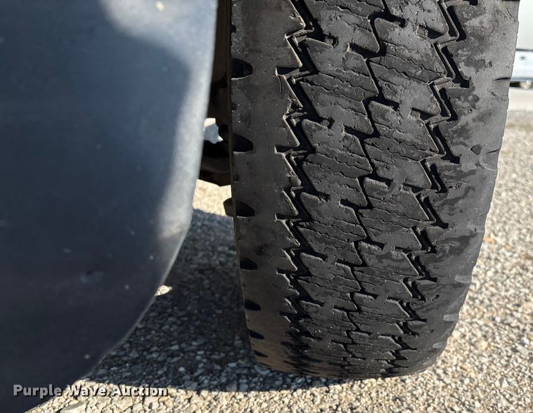 image for item EH4068 2011 Ford F550 Super Duty Crew Cab truck cab and chassis