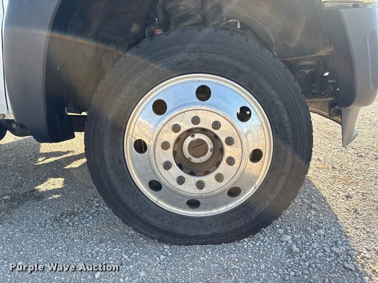 image for item EH4068 2011 Ford F550 Super Duty Crew Cab truck cab and chassis