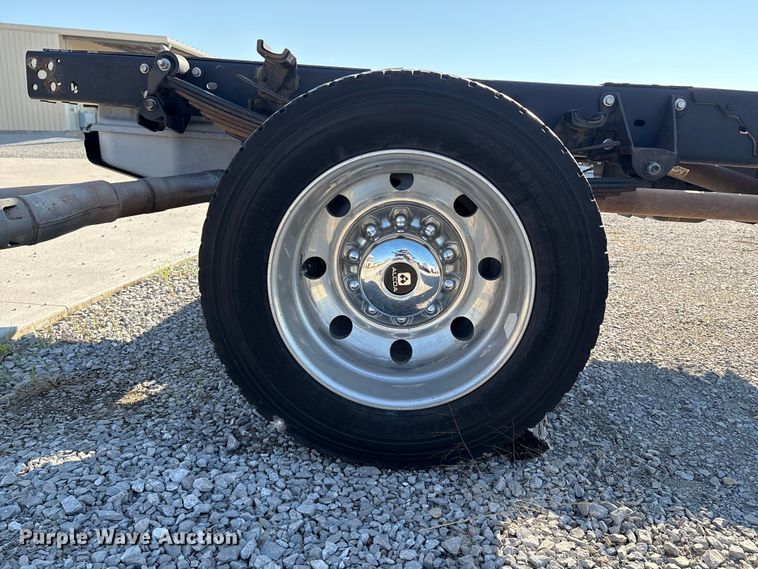 image for item EH4068 2011 Ford F550 Super Duty Crew Cab truck cab and chassis