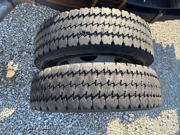 image for item EH4068 2011 Ford F550 Super Duty Crew Cab truck cab and chassis