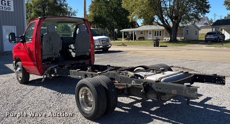 image for item EJ7679 2018 Ford E450 Super Duty van cab and chassis