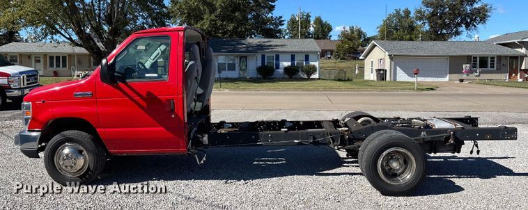image for item EJ7679 2018 Ford E450 Super Duty van cab and chassis