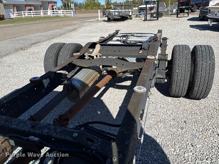 image for item EJ7679 2018 Ford E450 Super Duty van cab and chassis