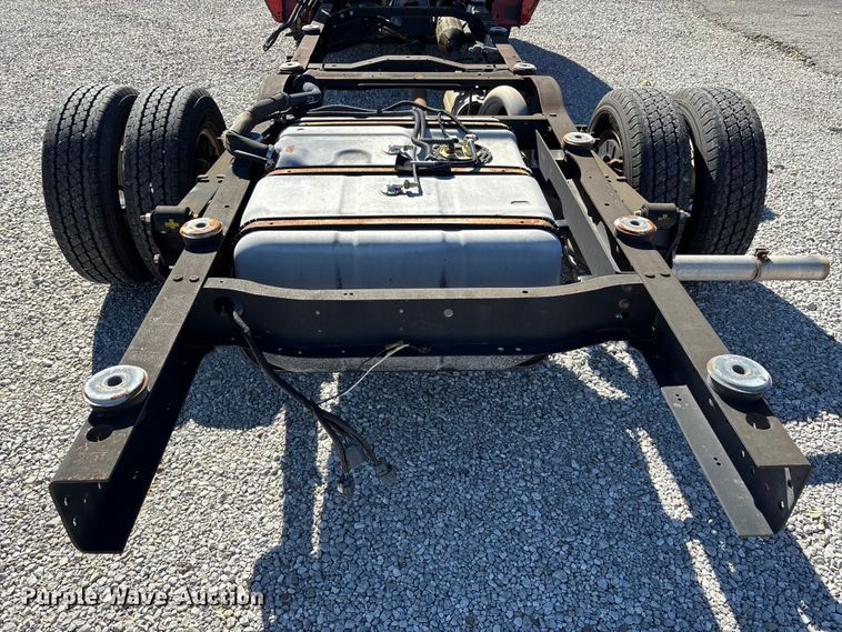 image for item EJ7679 2018 Ford E450 Super Duty van cab and chassis