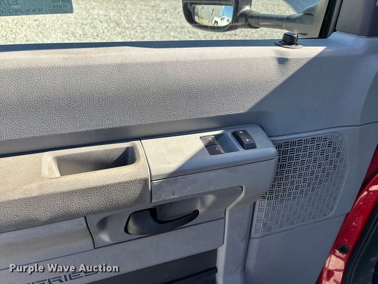 image for item EJ7679 2018 Ford E450 Super Duty van cab and chassis