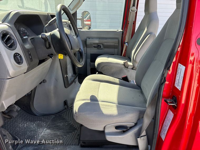 image for item EJ7679 2018 Ford E450 Super Duty van cab and chassis