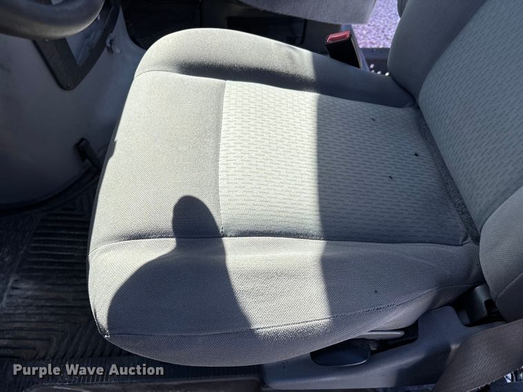 image for item EJ7679 2018 Ford E450 Super Duty van cab and chassis