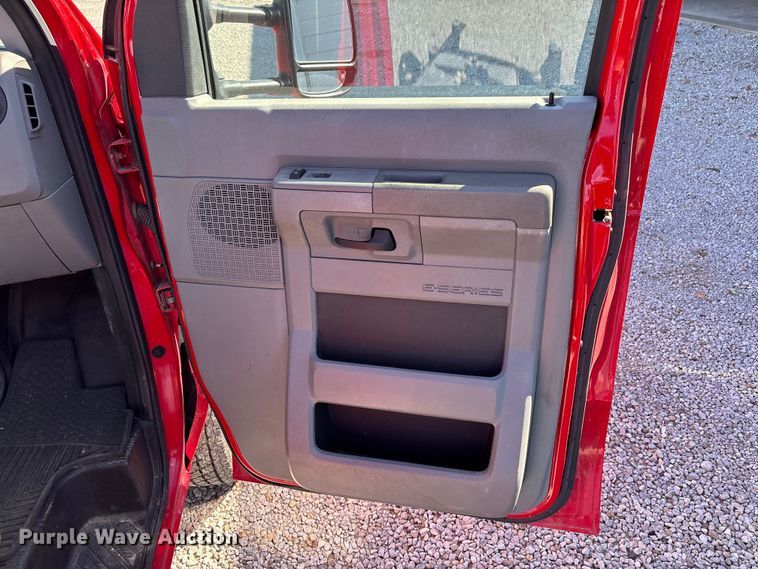 image for item EJ7679 2018 Ford E450 Super Duty van cab and chassis