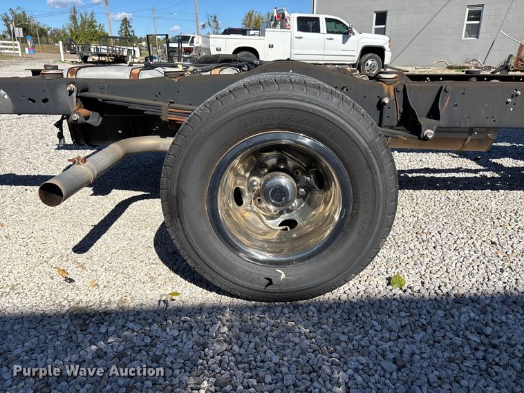 image for item EJ7679 2018 Ford E450 Super Duty van cab and chassis