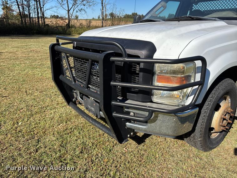 image for item EJ7681 2008 Ford F350 Super Duty XL flatbed pickup truck