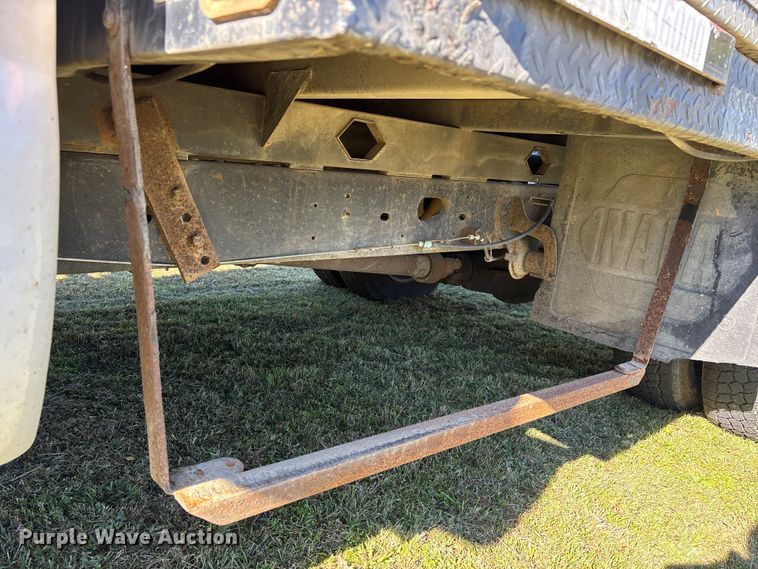 image for item EJ7681 2008 Ford F350 Super Duty XL flatbed pickup truck