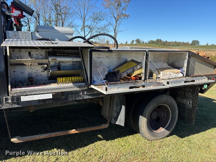 image for item EJ7681 2008 Ford F350 Super Duty XL flatbed pickup truck