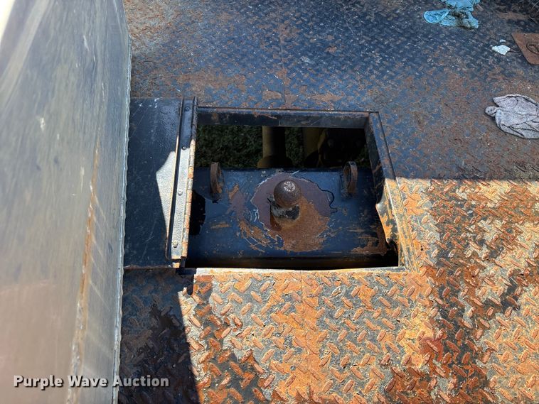 image for item EJ7681 2008 Ford F350 Super Duty XL flatbed pickup truck