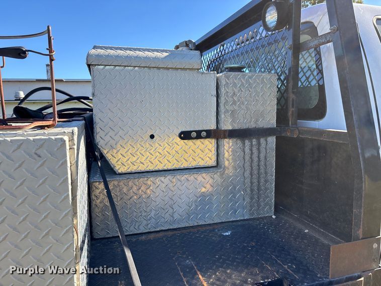 image for item EJ7681 2008 Ford F350 Super Duty XL flatbed pickup truck