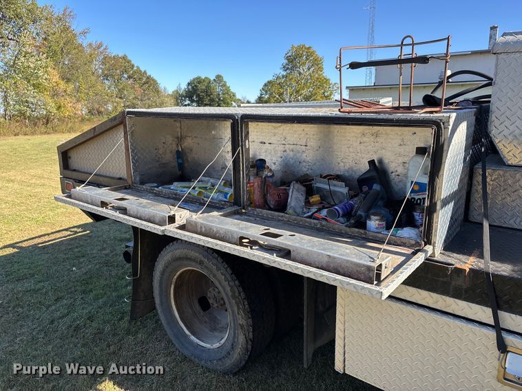 image for item EJ7681 2008 Ford F350 Super Duty XL flatbed pickup truck