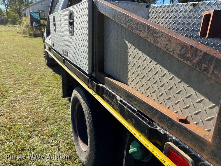 image for item EJ7681 2008 Ford F350 Super Duty XL flatbed pickup truck