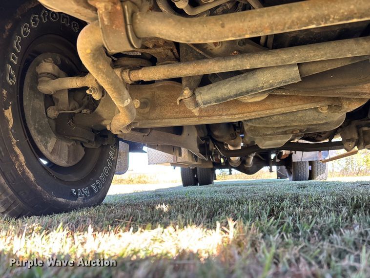 image for item EJ7681 2008 Ford F350 Super Duty XL flatbed pickup truck