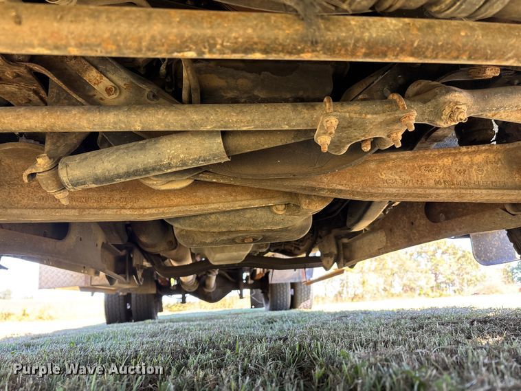 image for item EJ7681 2008 Ford F350 Super Duty XL flatbed pickup truck