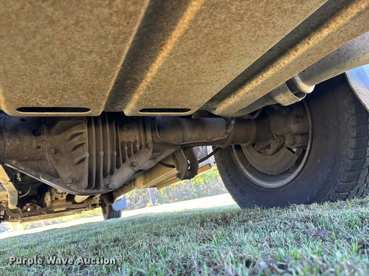 image for item EJ7681 2008 Ford F350 Super Duty XL flatbed pickup truck