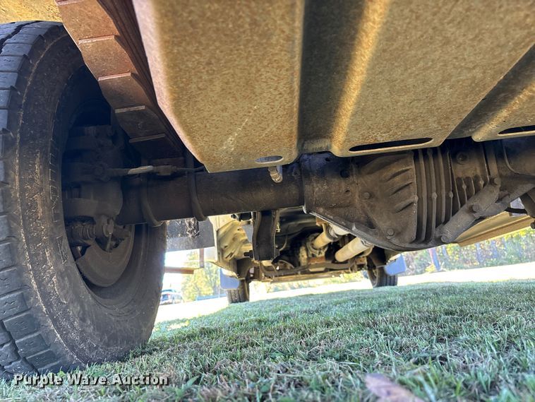 image for item EJ7681 2008 Ford F350 Super Duty XL flatbed pickup truck