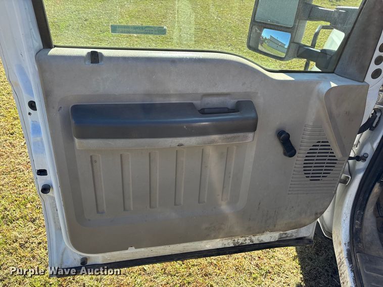 image for item EJ7681 2008 Ford F350 Super Duty XL flatbed pickup truck