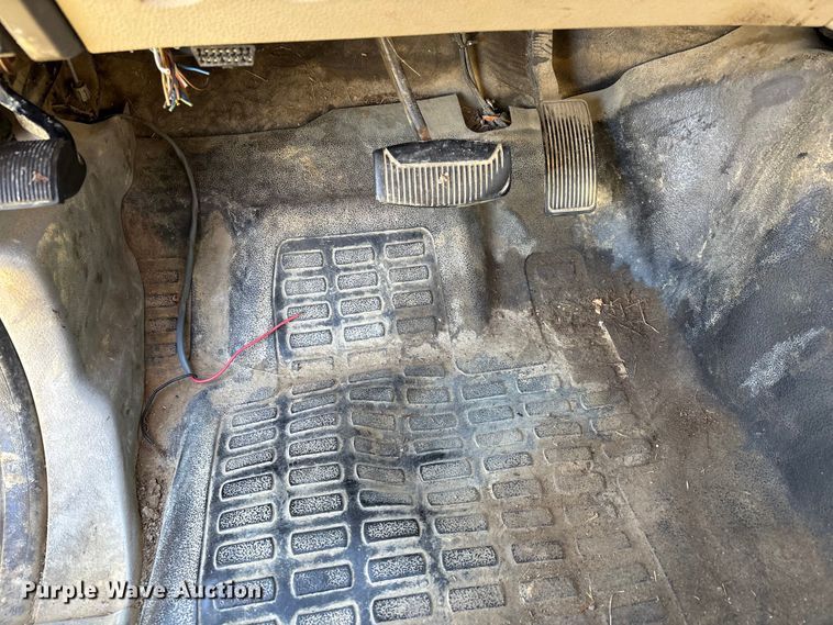 image for item EJ7681 2008 Ford F350 Super Duty XL flatbed pickup truck