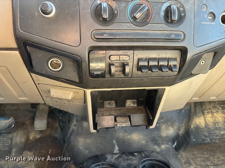 image for item EJ7681 2008 Ford F350 Super Duty XL flatbed pickup truck