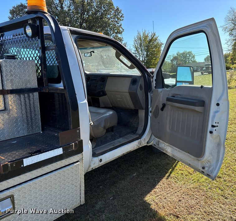image for item EJ7681 2008 Ford F350 Super Duty XL flatbed pickup truck