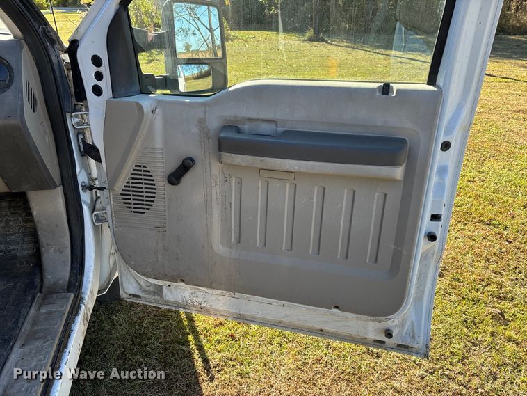 image for item EJ7681 2008 Ford F350 Super Duty XL flatbed pickup truck