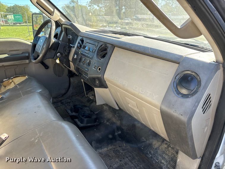 image for item EJ7681 2008 Ford F350 Super Duty XL flatbed pickup truck