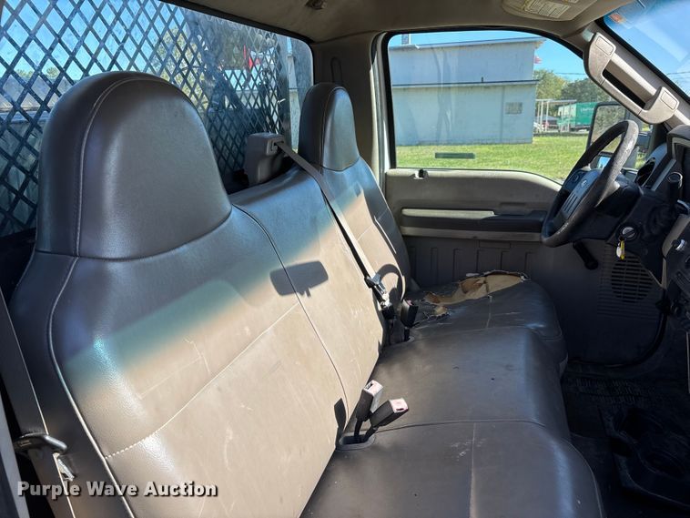 image for item EJ7681 2008 Ford F350 Super Duty XL flatbed pickup truck
