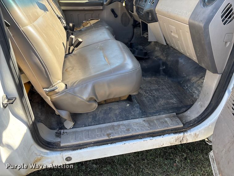 image for item EJ7681 2008 Ford F350 Super Duty XL flatbed pickup truck