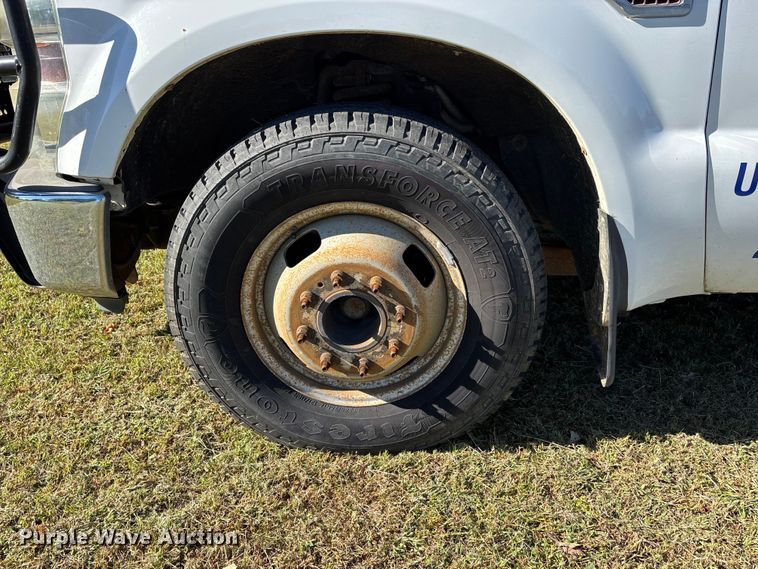 image for item EJ7681 2008 Ford F350 Super Duty XL flatbed pickup truck