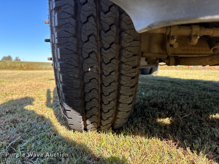 image for item EJ7681 2008 Ford F350 Super Duty XL flatbed pickup truck