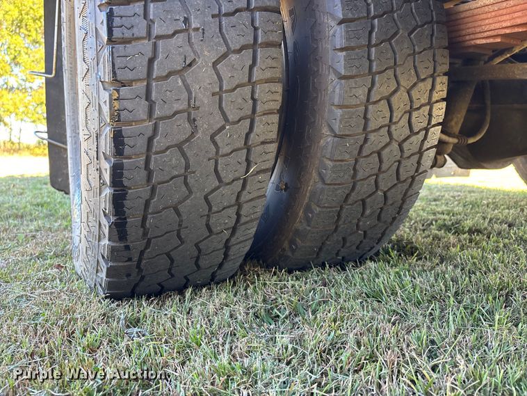 image for item EJ7681 2008 Ford F350 Super Duty XL flatbed pickup truck