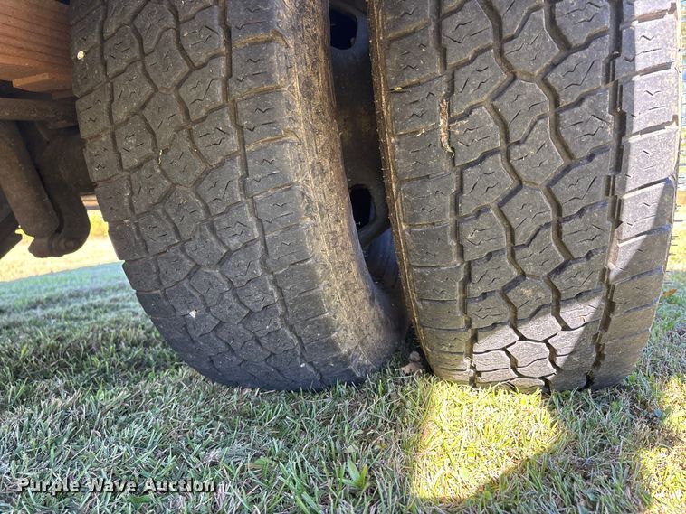 image for item EJ7681 2008 Ford F350 Super Duty XL flatbed pickup truck