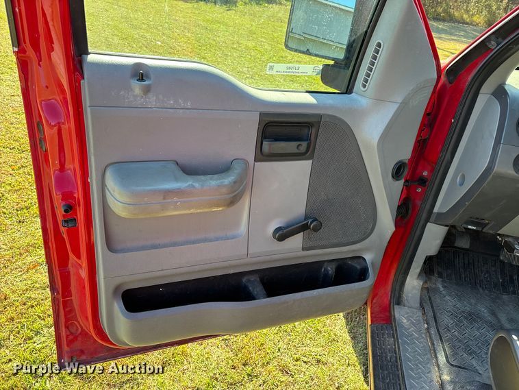 image for item EJ7682 2007 Ford F150 XL pickup truck