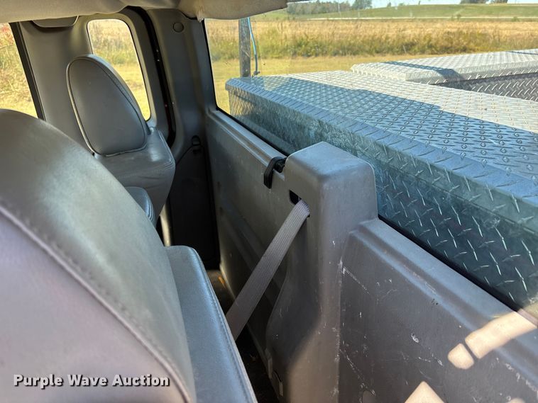 image for item EJ7682 2007 Ford F150 XL pickup truck