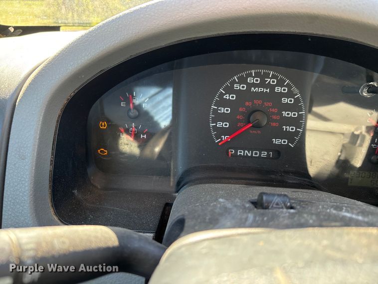 image for item EJ7682 2007 Ford F150 XL pickup truck