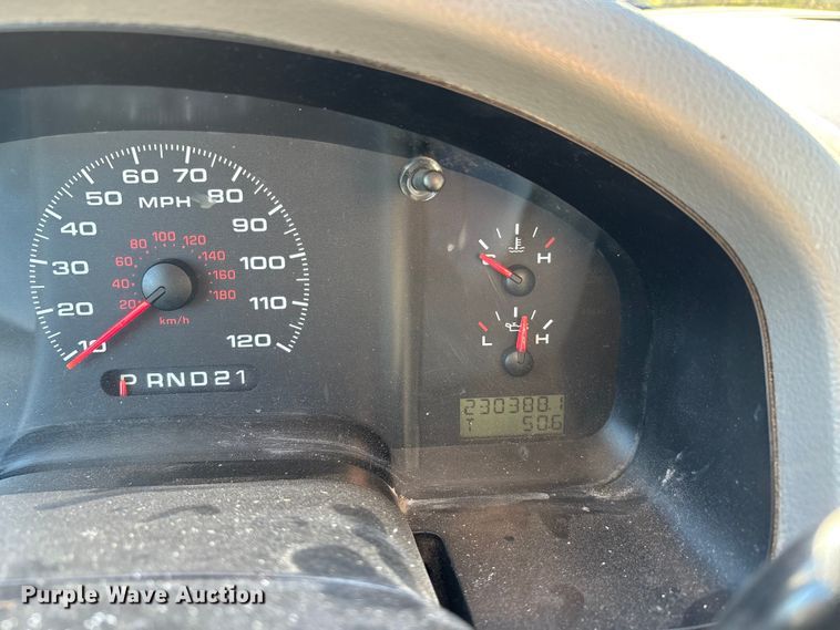 image for item EJ7682 2007 Ford F150 XL pickup truck