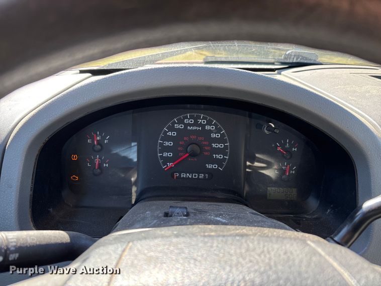 image for item EJ7682 2007 Ford F150 XL pickup truck