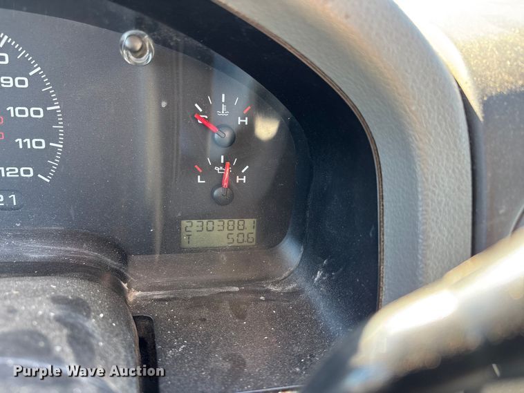 image for item EJ7682 2007 Ford F150 XL pickup truck