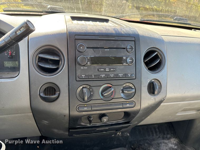 image for item EJ7682 2007 Ford F150 XL pickup truck