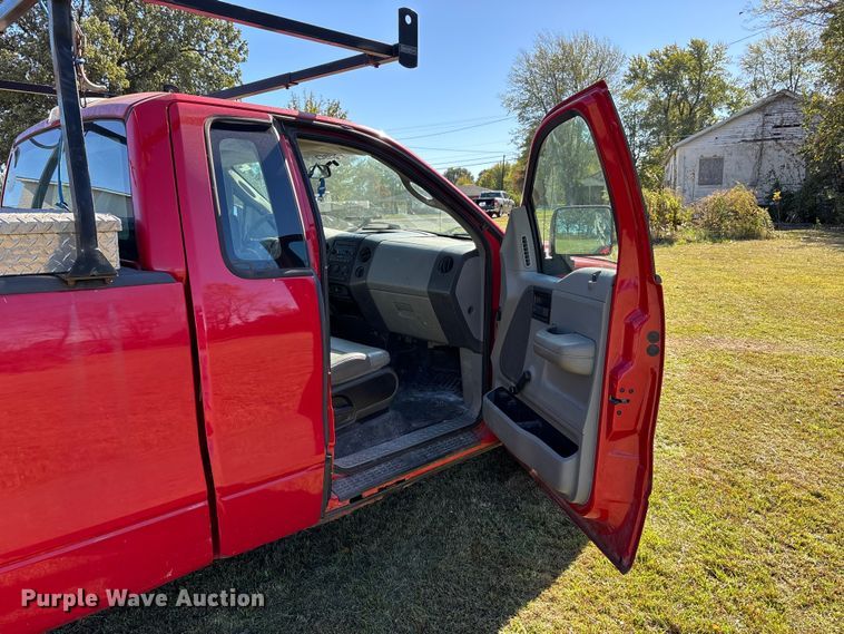 image for item EJ7682 2007 Ford F150 XL pickup truck