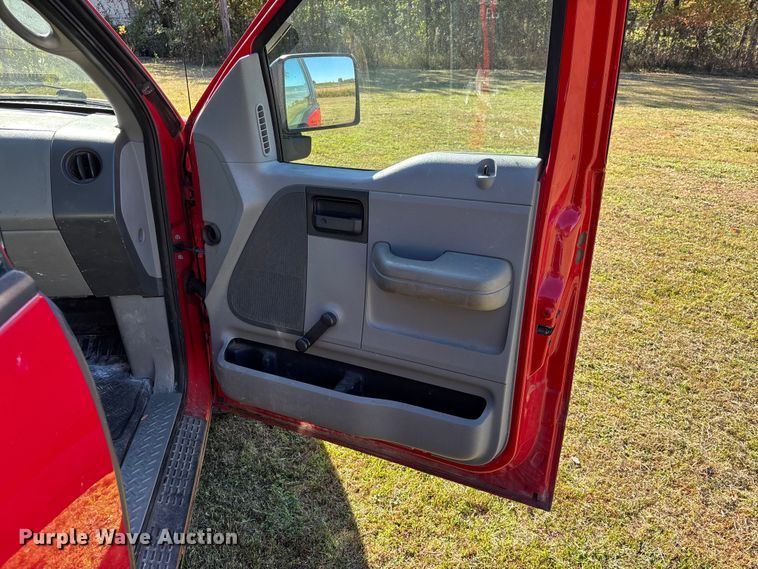 image for item EJ7682 2007 Ford F150 XL pickup truck